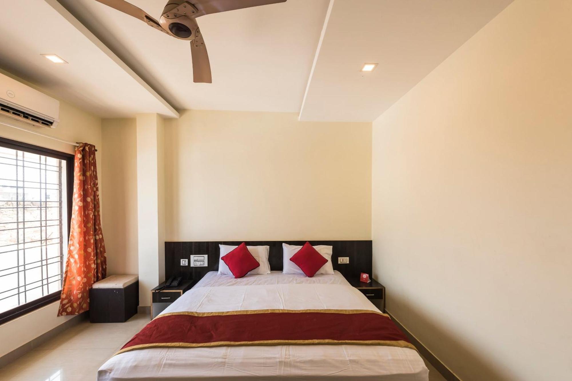 Hotel OYO 9918 Sri Venkatesha Residency Chikmagalūr Exterior foto
