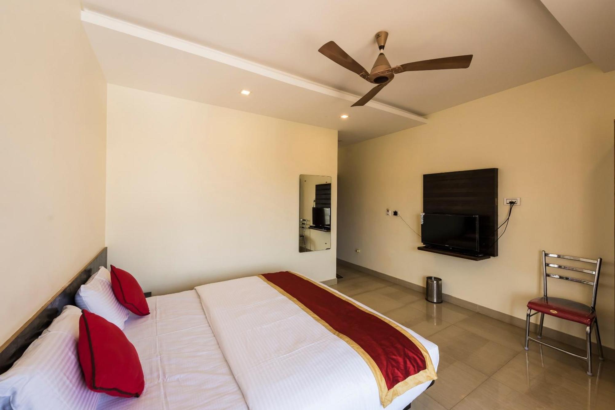 Hotel OYO 9918 Sri Venkatesha Residency Chikmagalūr Exterior foto