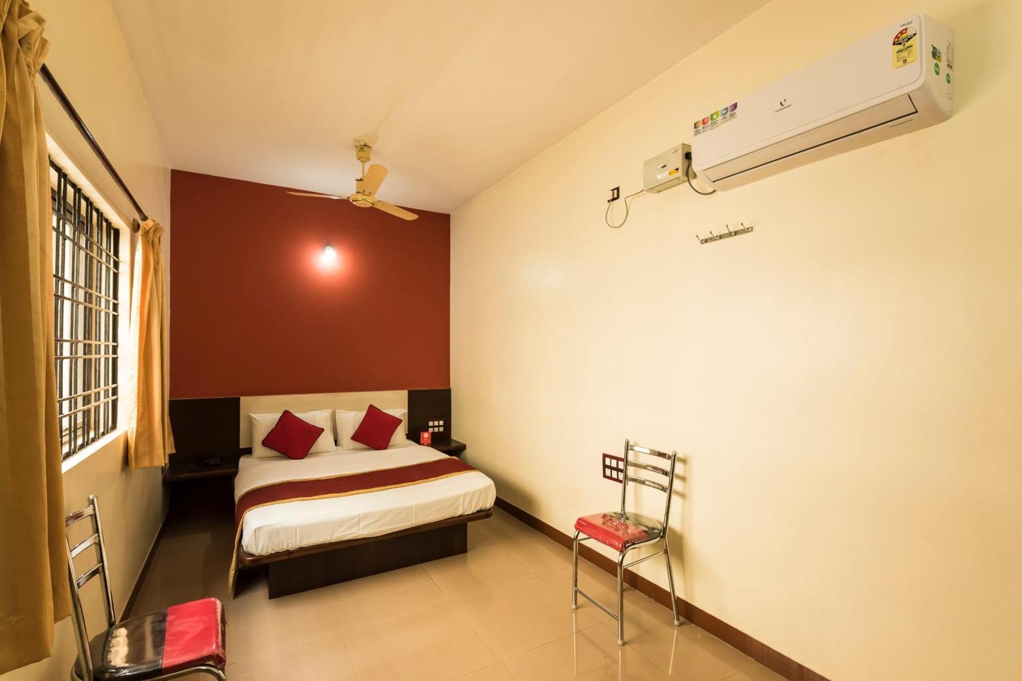Hotel OYO 9918 Sri Venkatesha Residency Chikmagalūr Exterior foto