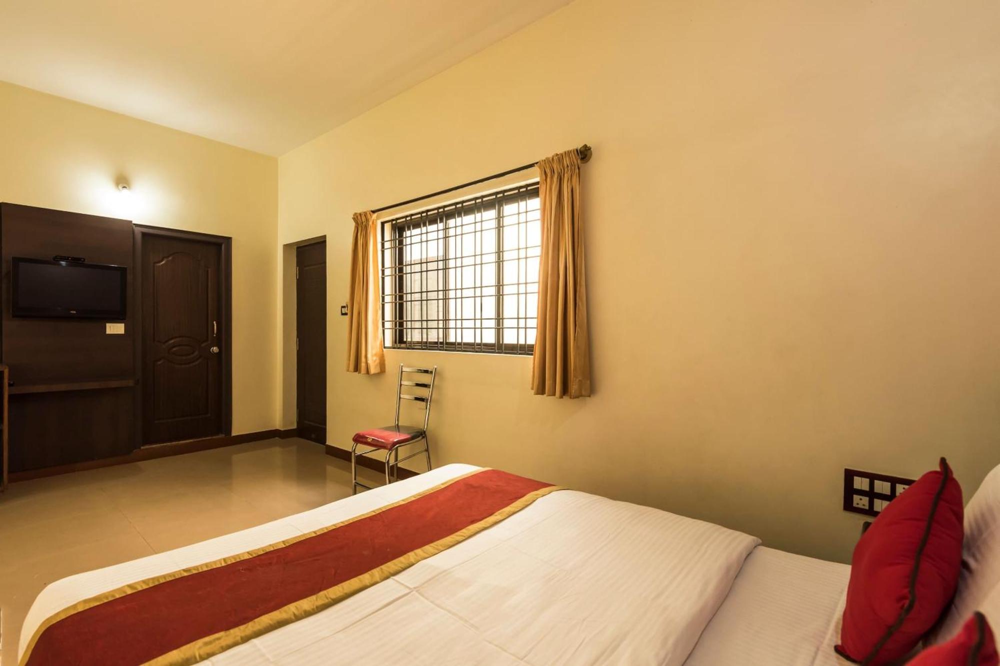 Hotel OYO 9918 Sri Venkatesha Residency Chikmagalūr Exterior foto