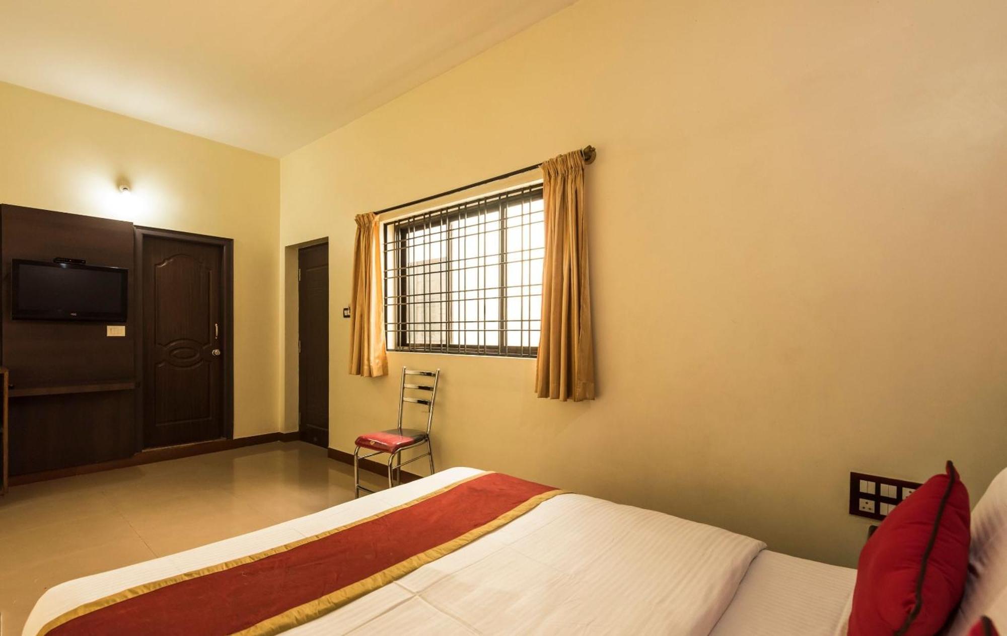 Hotel OYO 9918 Sri Venkatesha Residency Chikmagalūr Exterior foto